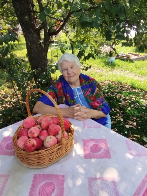 Социальные работники поздравили получателей социальных услуг с Яблочным Спасом 