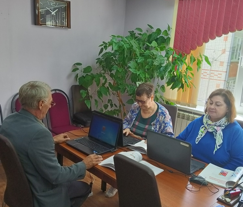 Для граждан старшего поколения доступны курсы по компьютерной грамотности