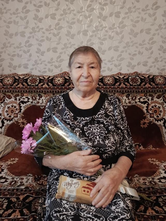 Поздравление получателя социальных услуг с 85-летием