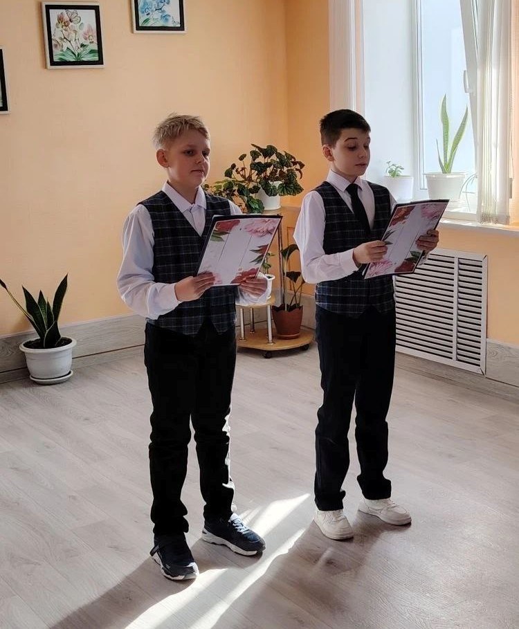 Праздничное настроение от школьников