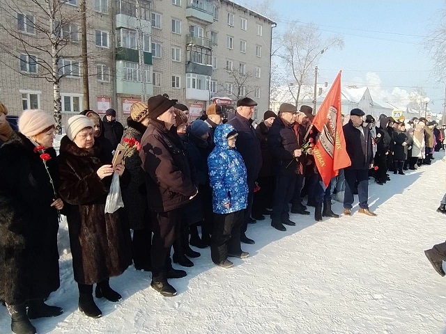 Приняли участие  в  торжественном митинге