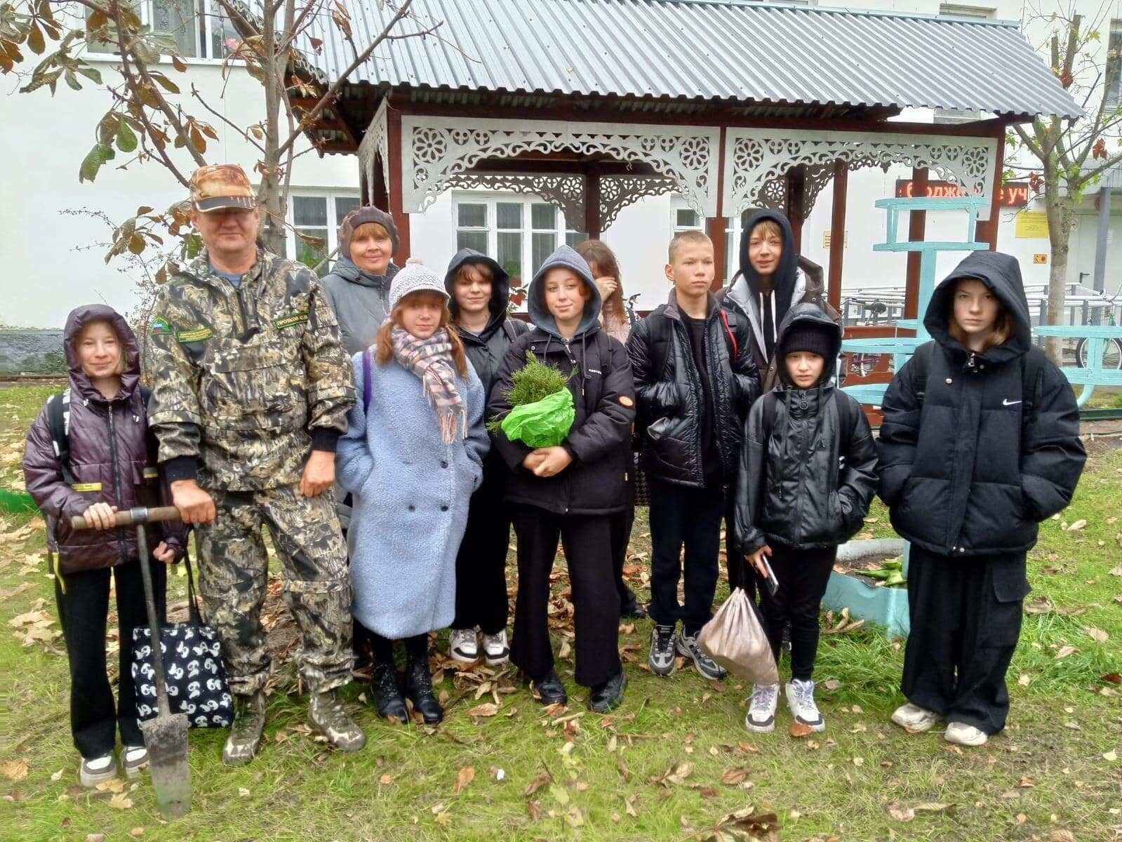 Высадка кедров в Спецжилдоме